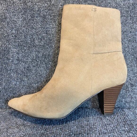 LOFT Tan Ankle Booties Womens 7 Stacked 2.75 inch Heel Side Zipper Shoes - Picture 1 of 8